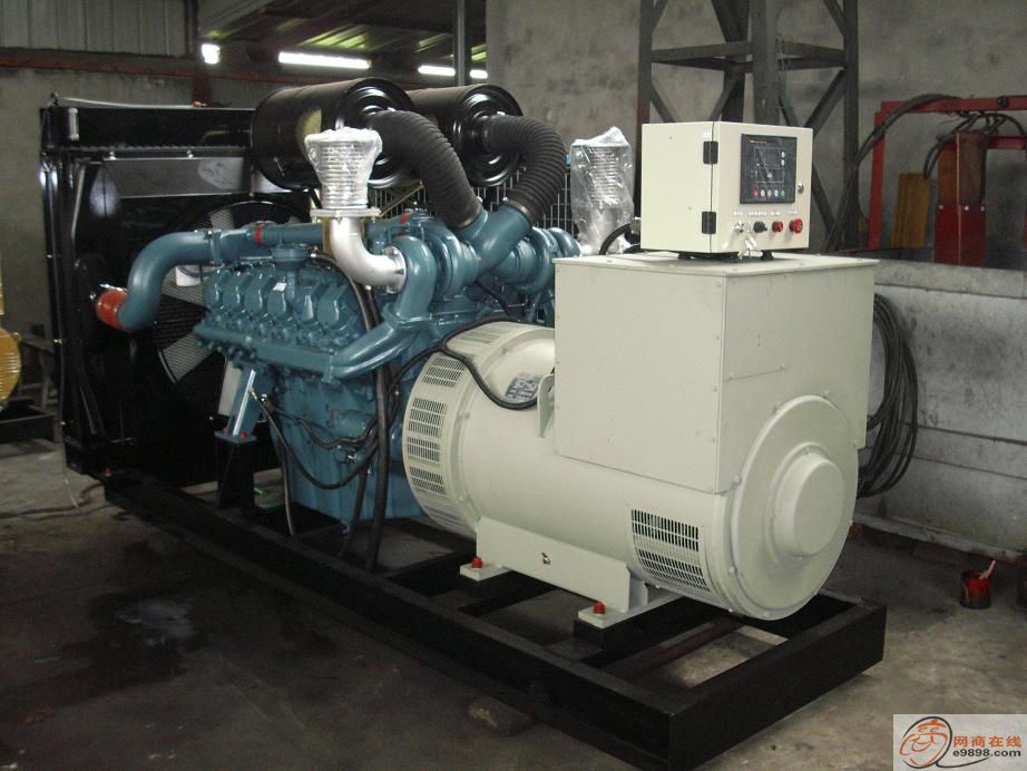 ?？谏喜癫裼桶l(fā)電機(jī)組成交一臺850KW